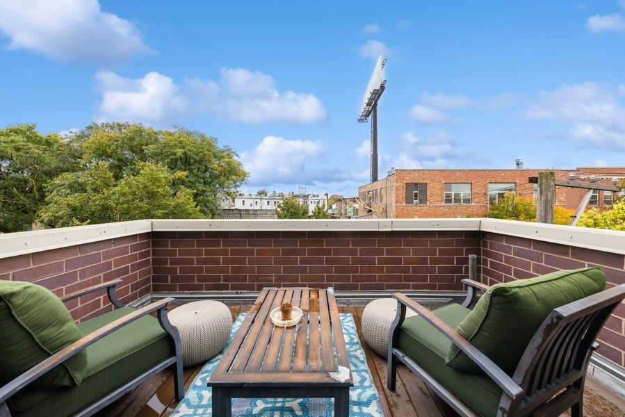 2342 W Montana Street Unit: 2W