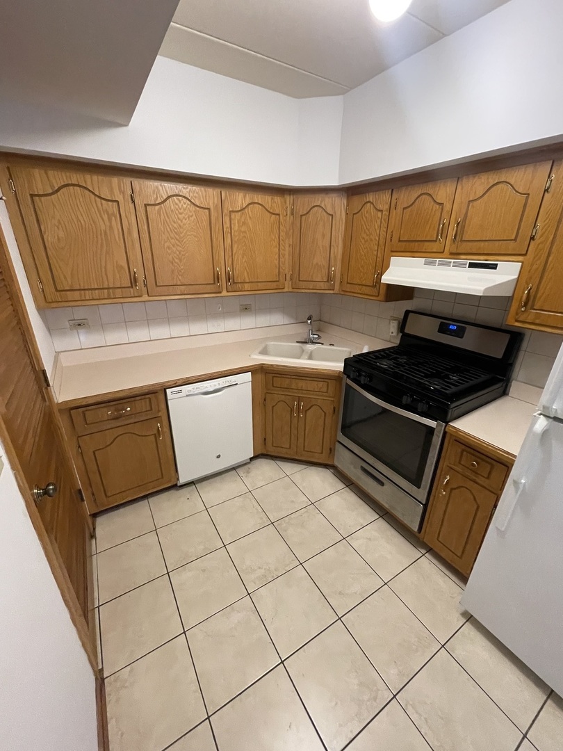 9532 MINNICK Avenue Unit: 1E