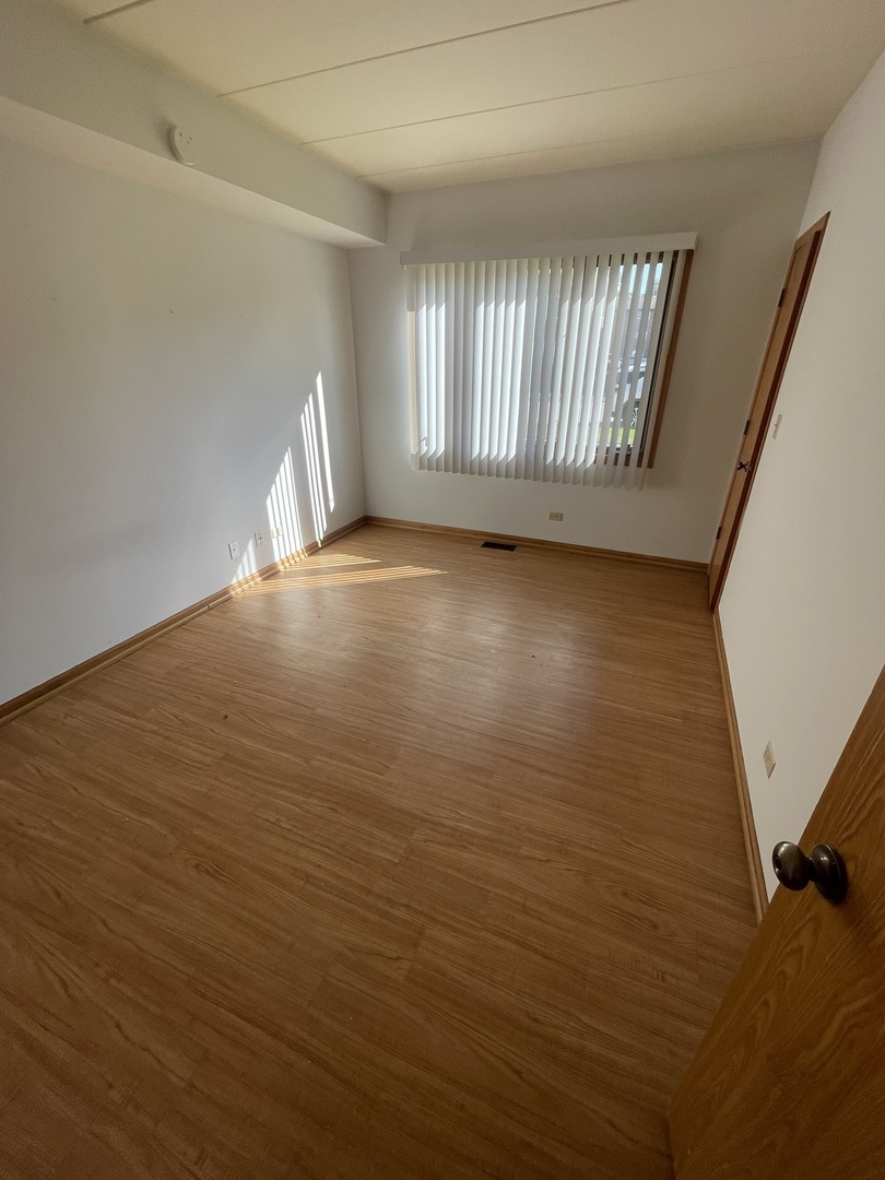 9532 MINNICK Avenue Unit: 1E