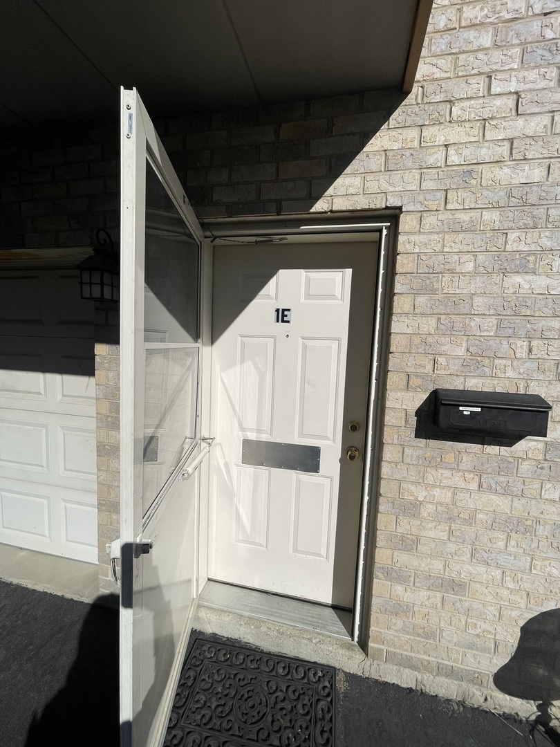 9532 MINNICK Avenue Unit: 1E