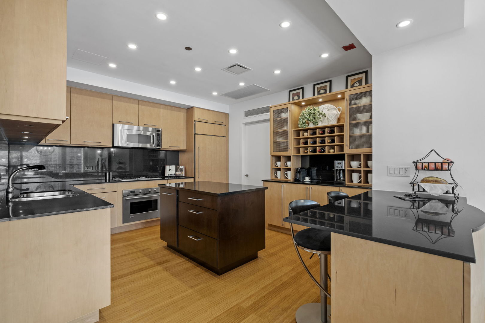 840 N Lake Shore Drive Unit: 1602