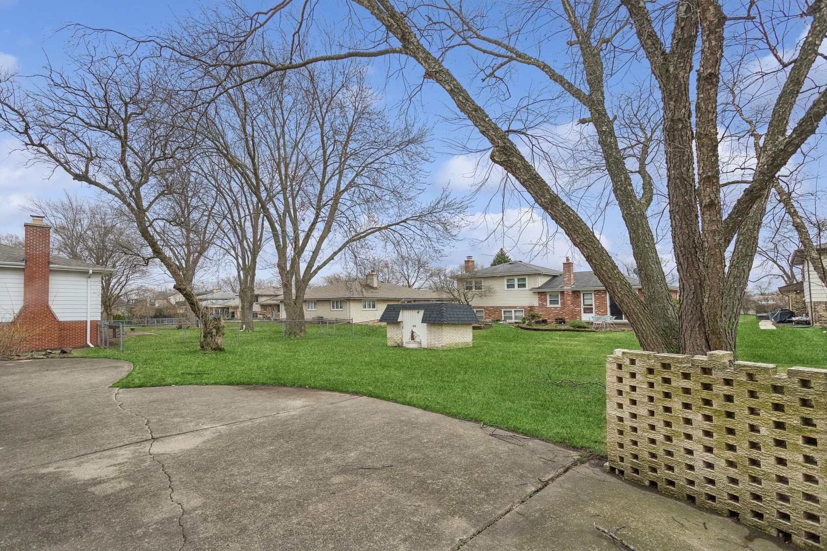 18W337 Claremont Drive