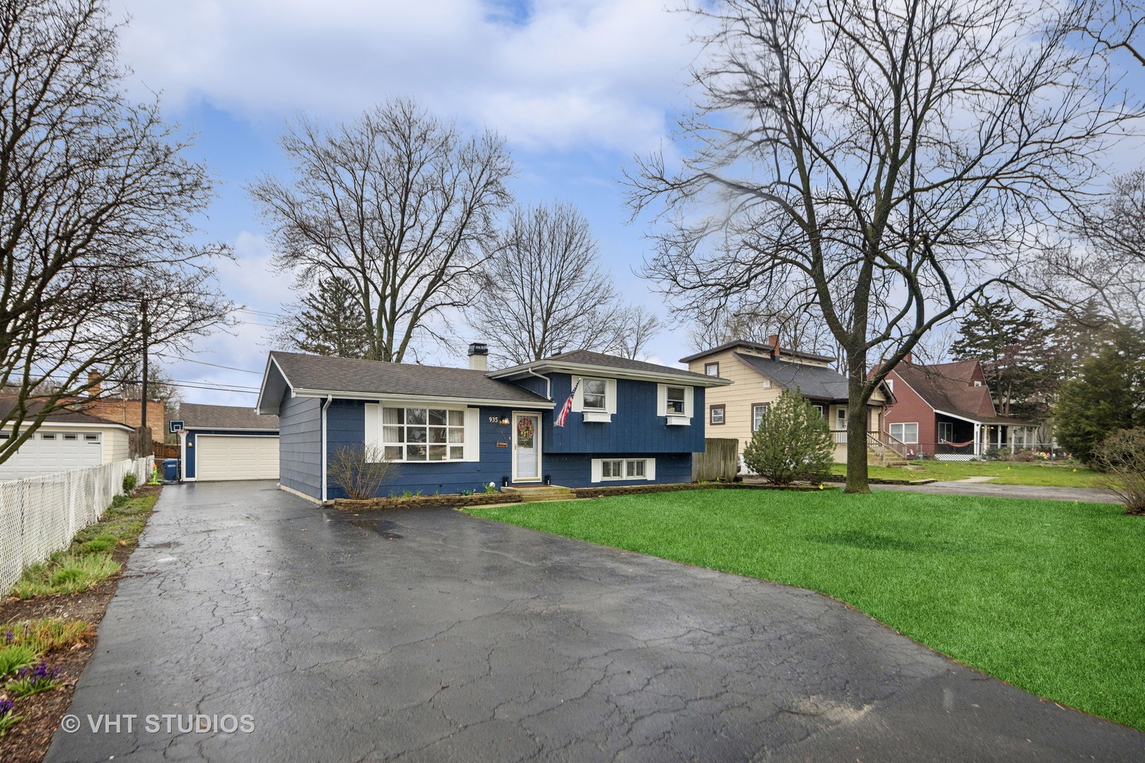 935 Southport Avenue