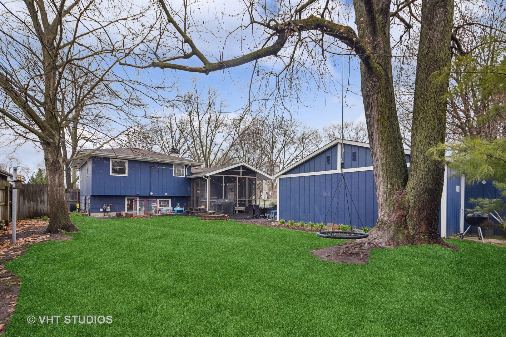 935 Southport Avenue