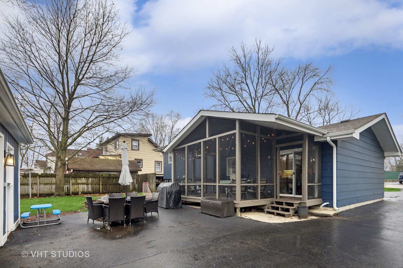 935 Southport Avenue