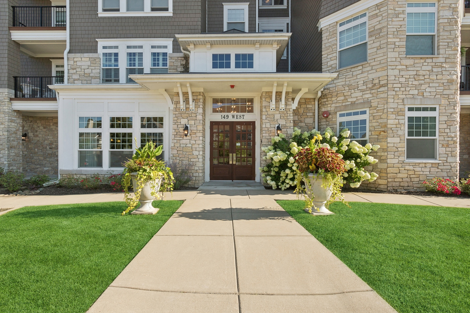 149 W Kennedy Lane Unit: 406