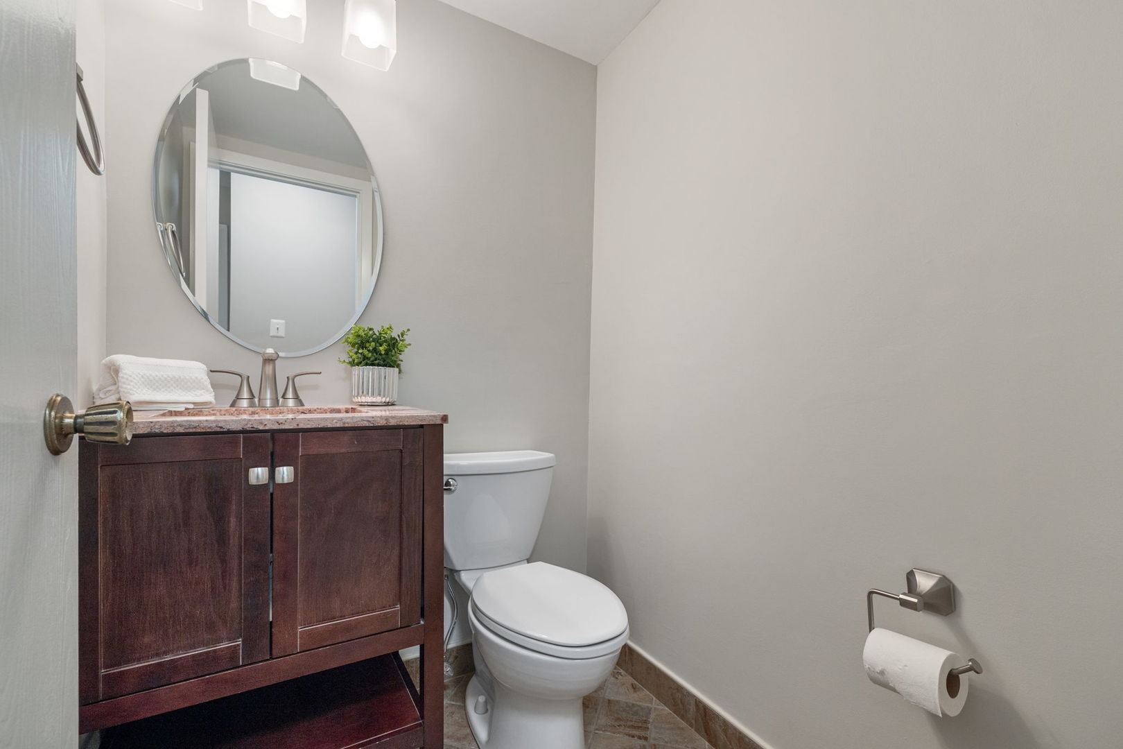 6425 Clarendon Hills Road Unit: 105