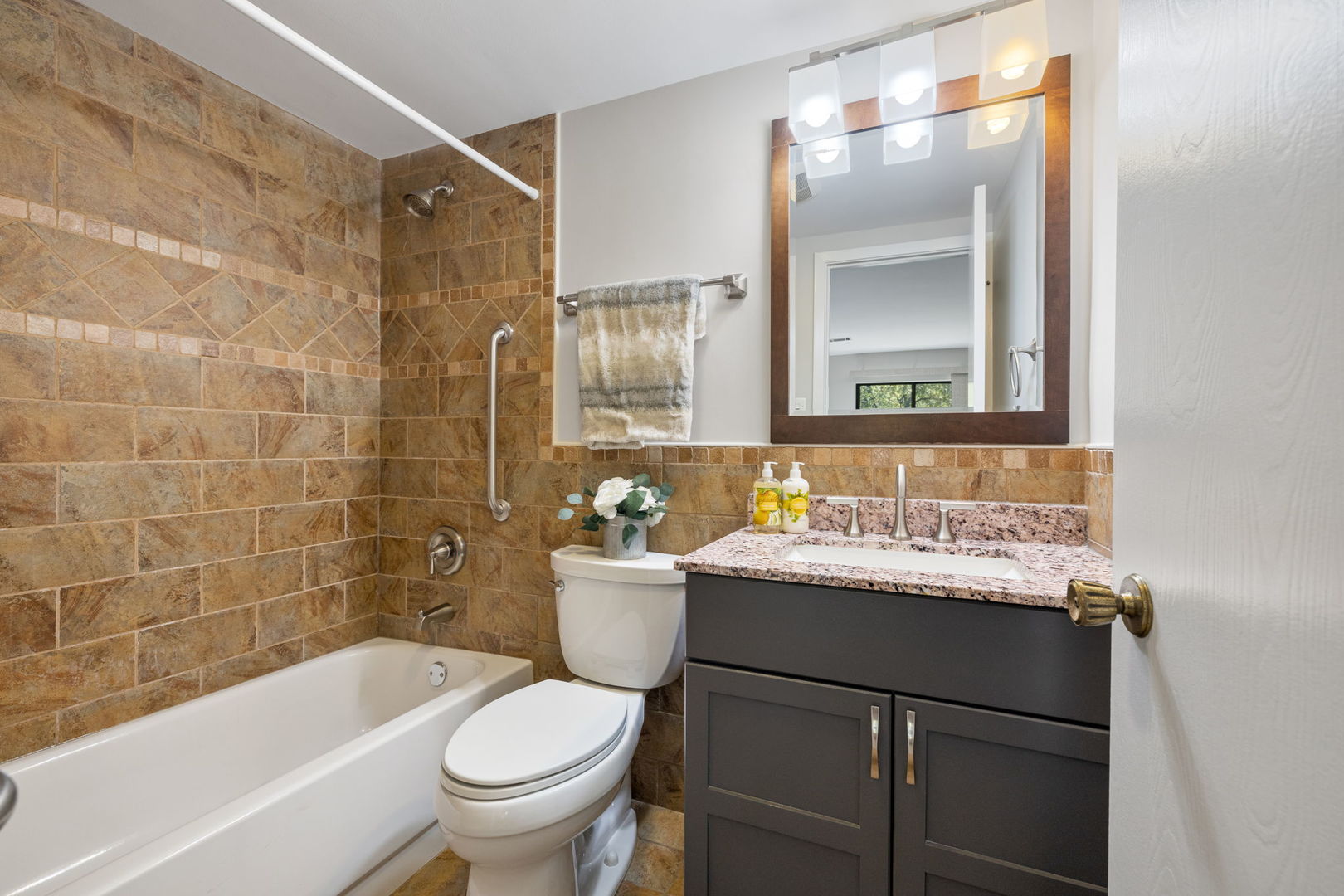 6425 Clarendon Hills Road Unit: 105