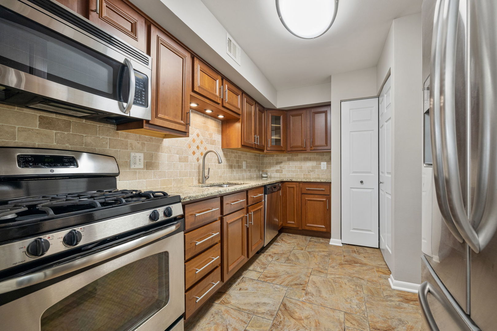 6425 Clarendon Hills Road Unit: 105
