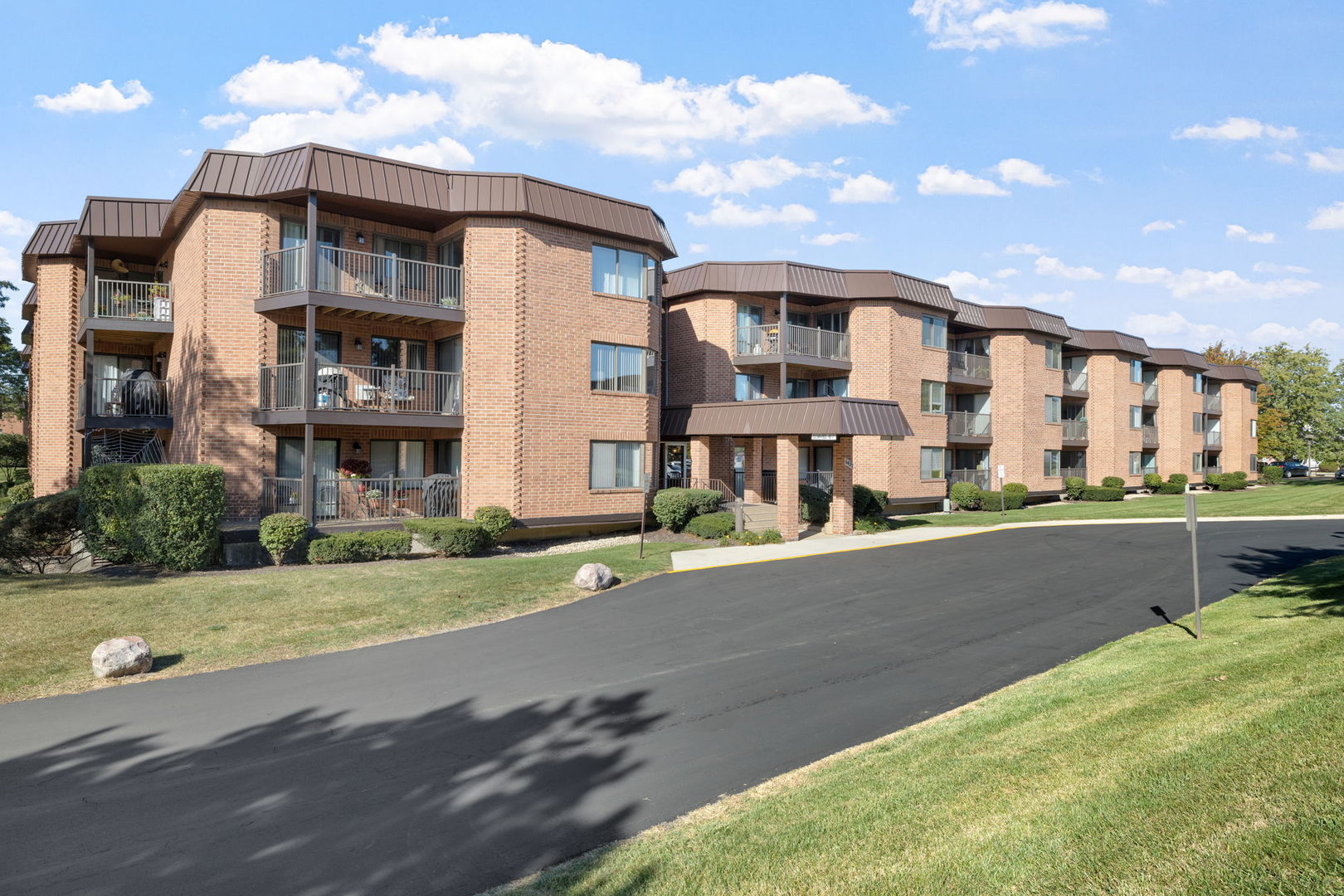 6425 Clarendon Hills Road Unit: 105