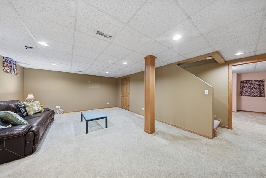 324 N County Line Road