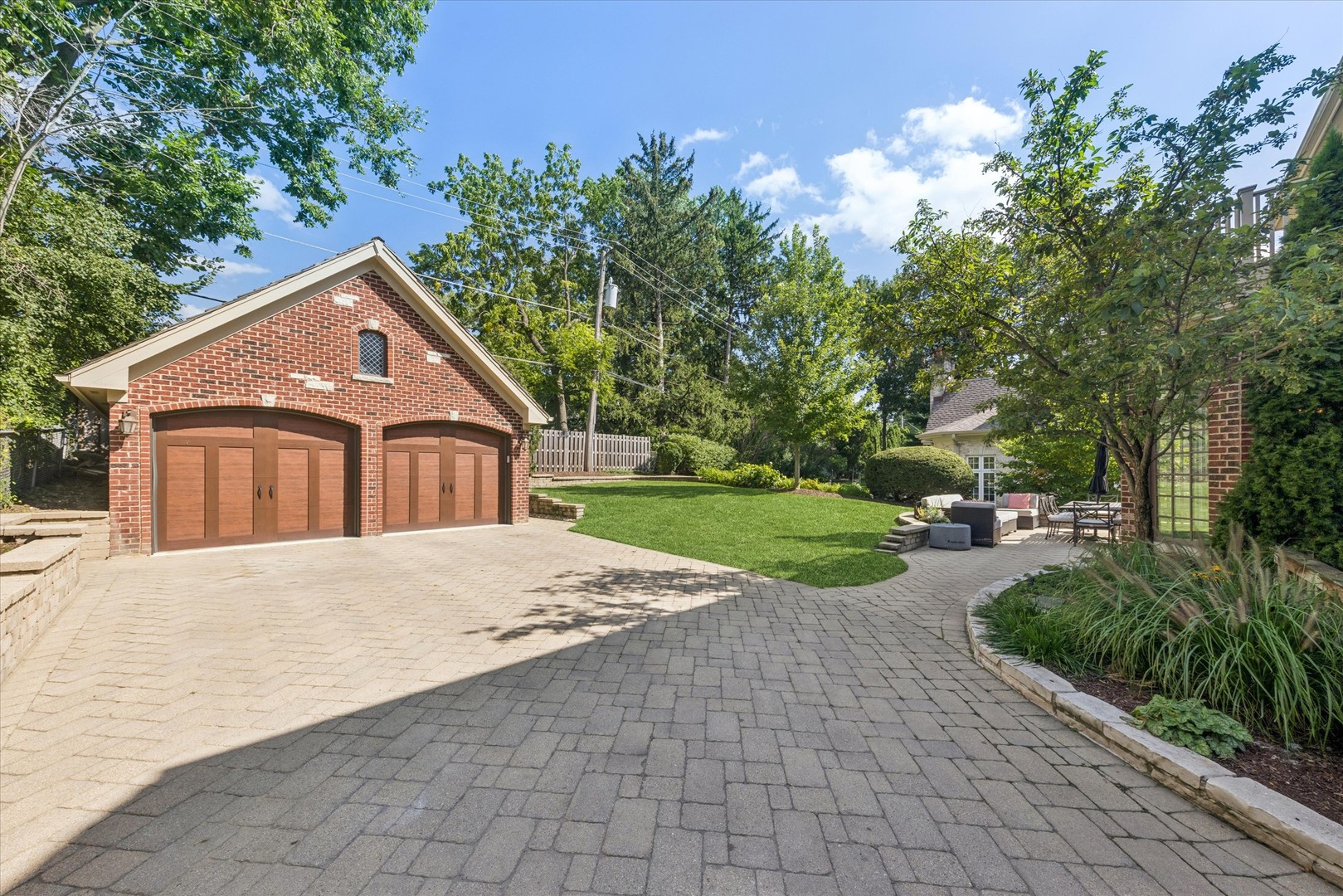 123 N Vine Street