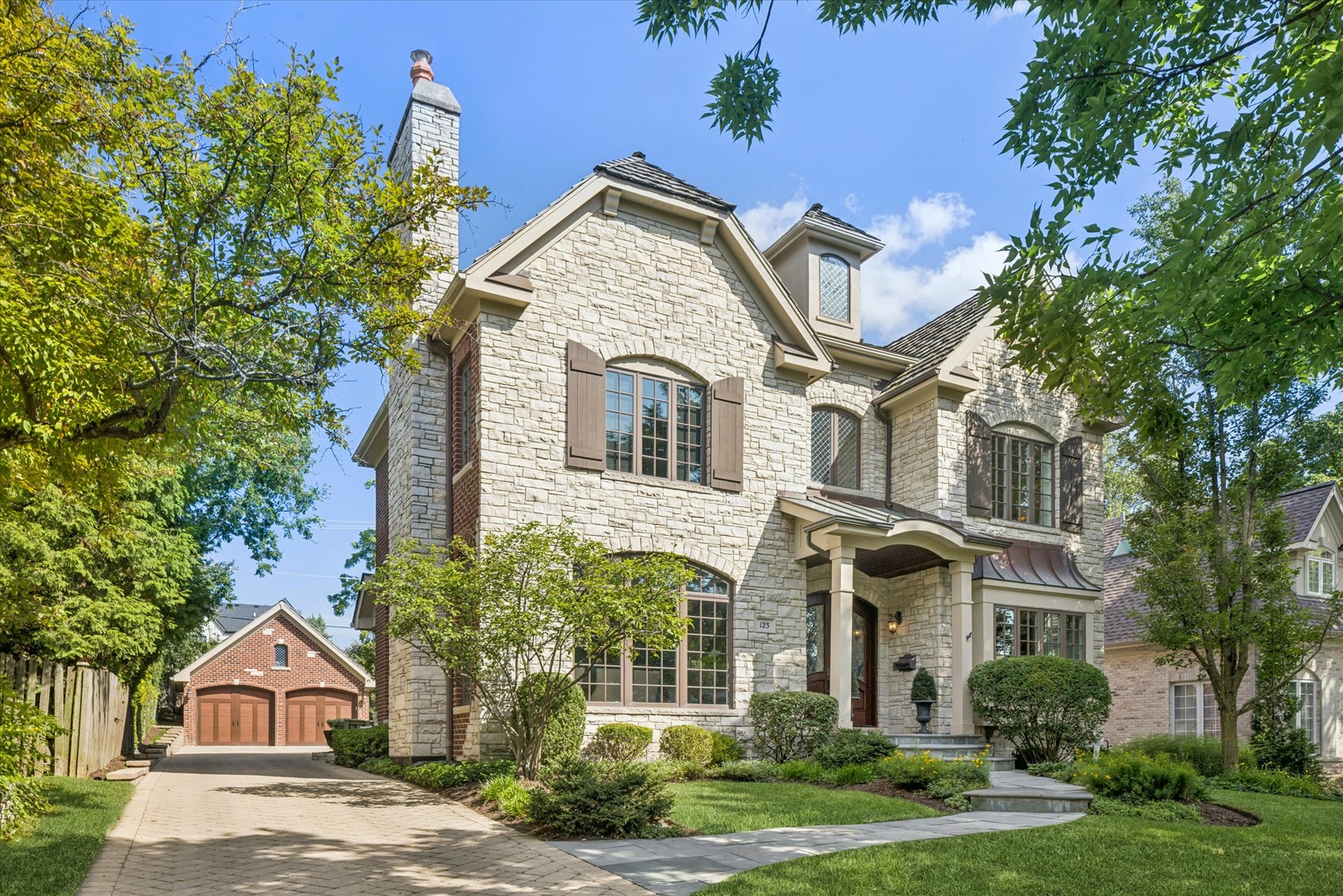 123 N Vine Street