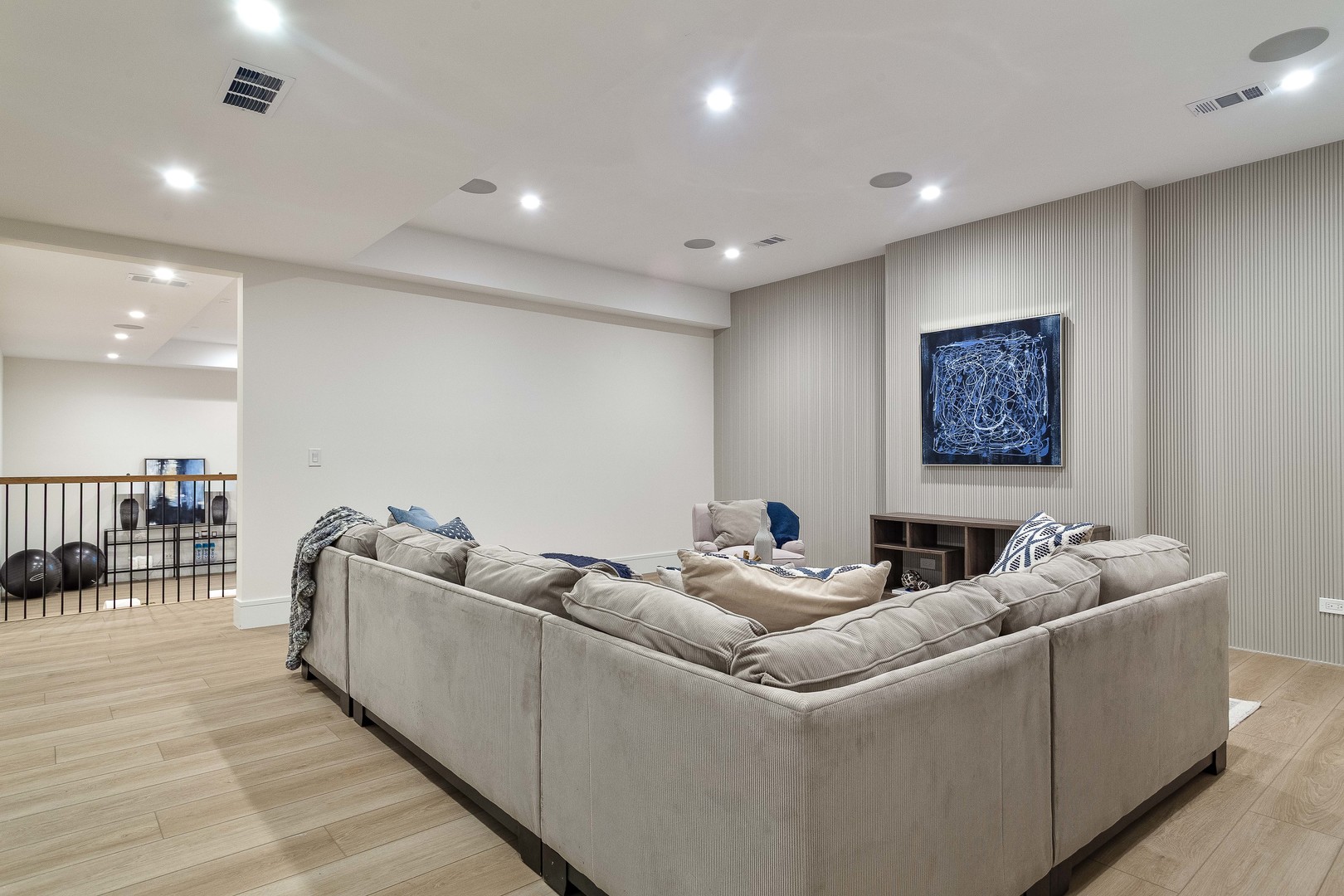 537 Kensington Court