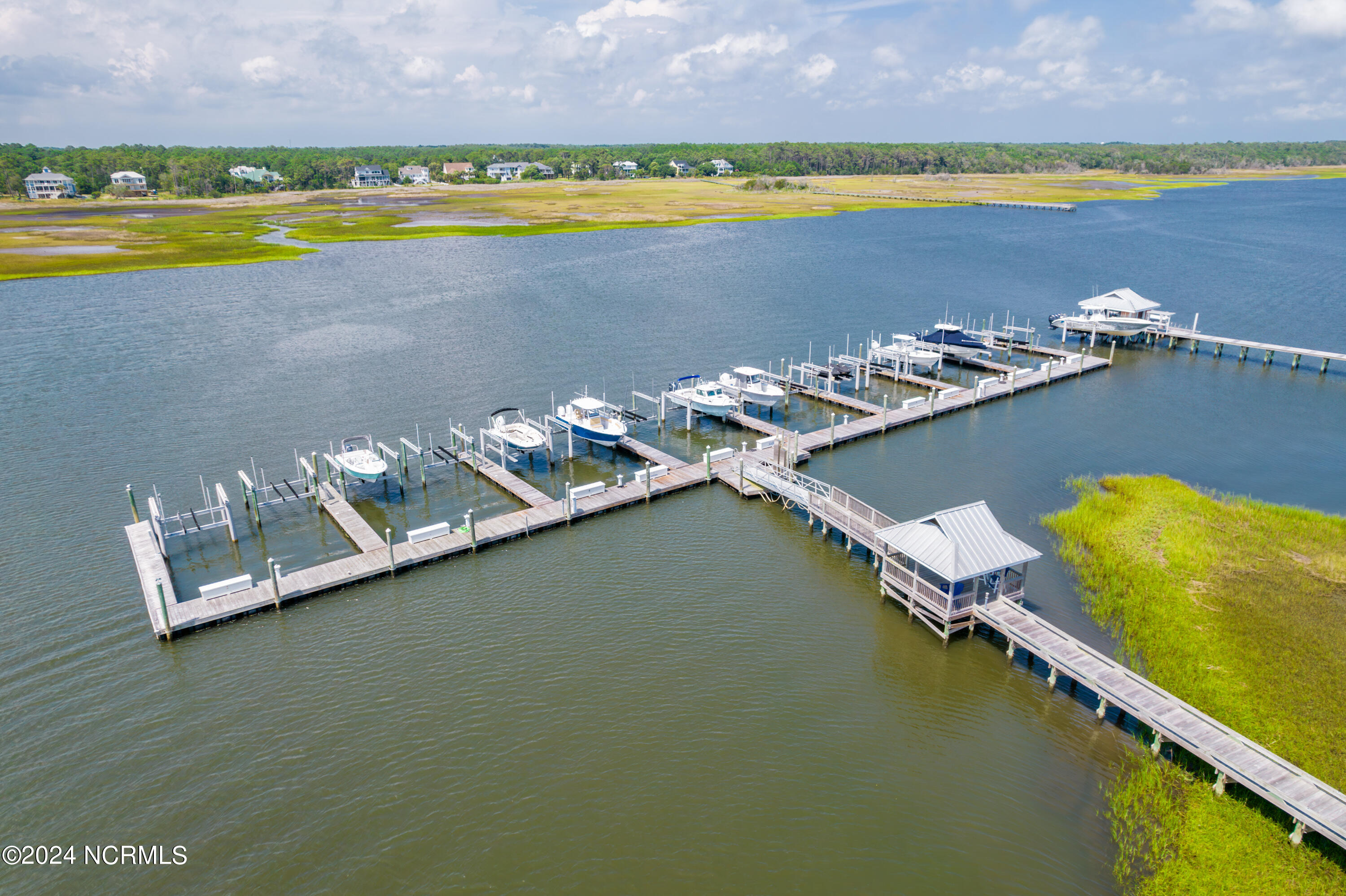 108 Lucas Cove