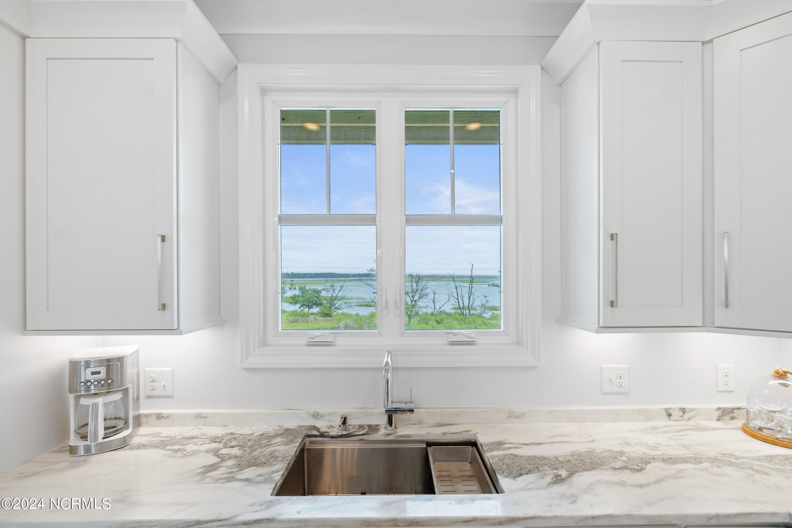 108 Lucas Cove