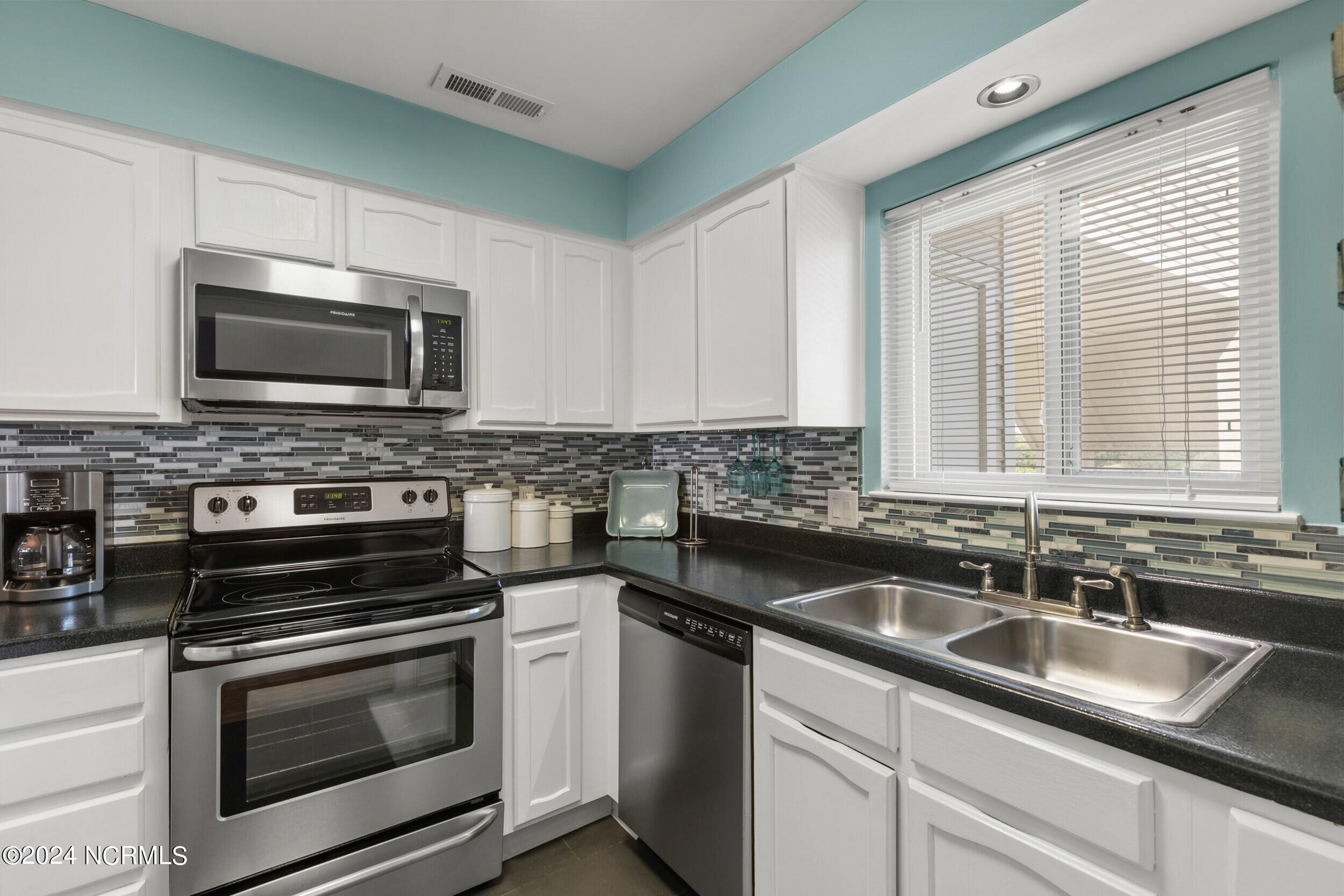 1000 Caswell Beach Road, 909