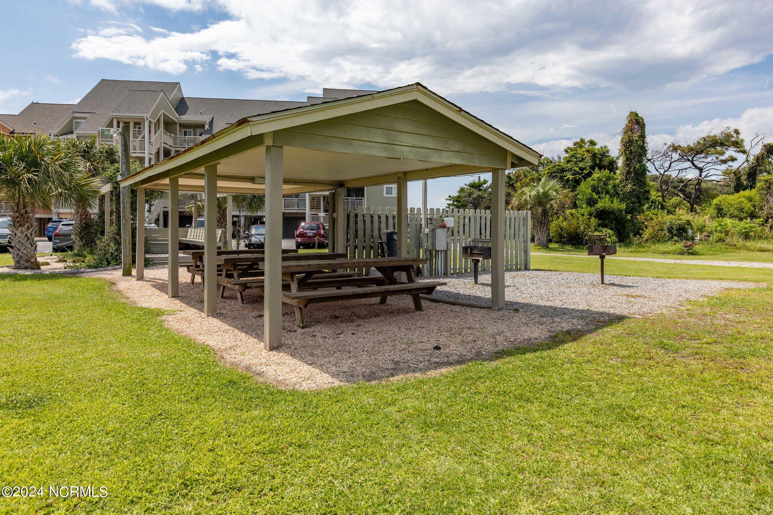 1000 Caswell Beach Road, 909