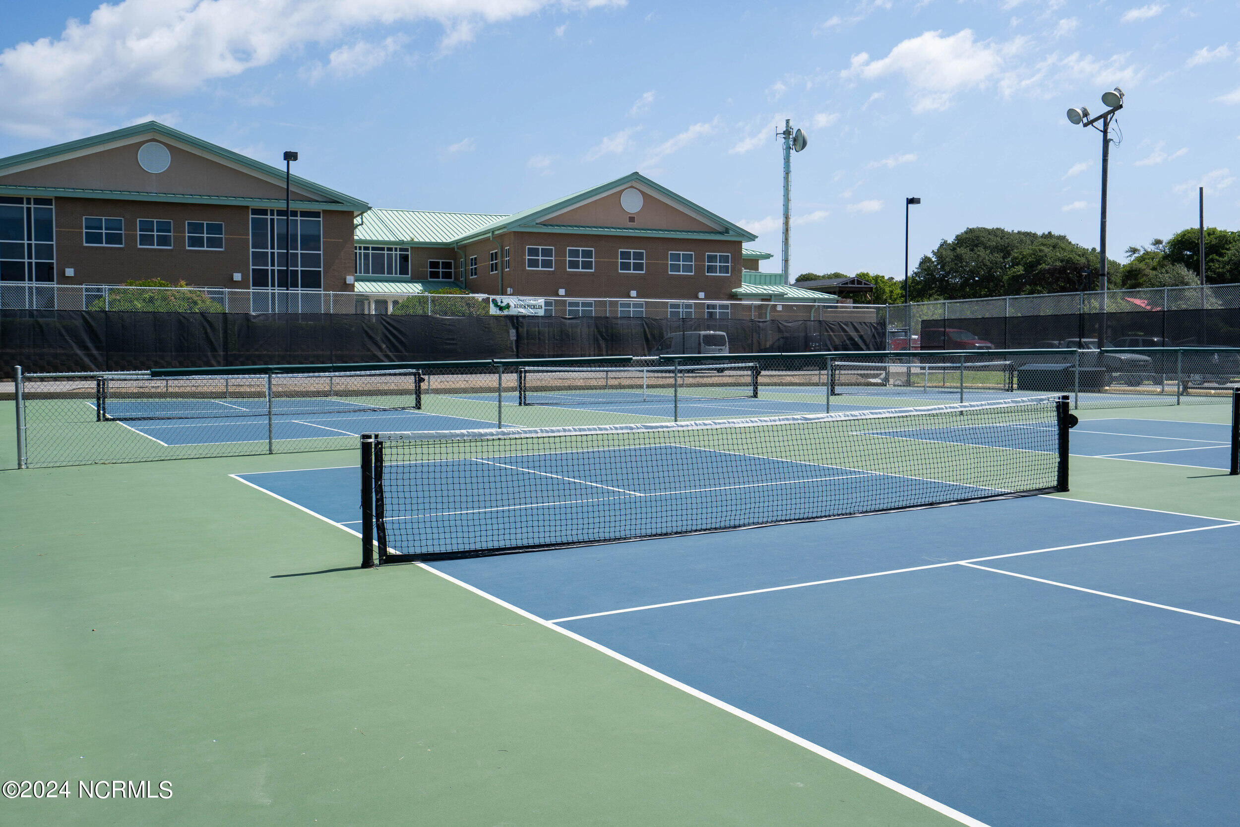 1000 Caswell Beach Road, 909