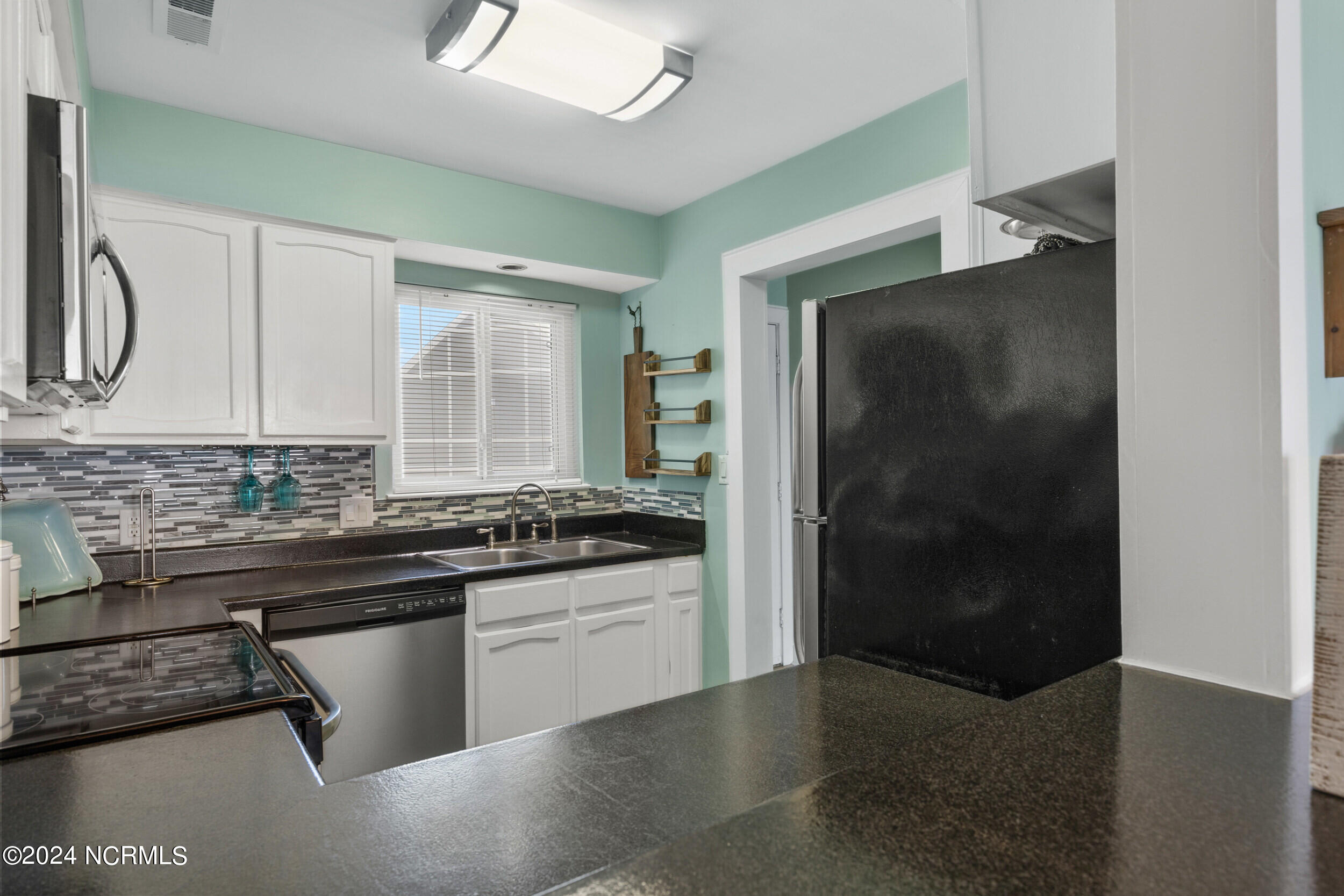 1000 Caswell Beach Road, 909