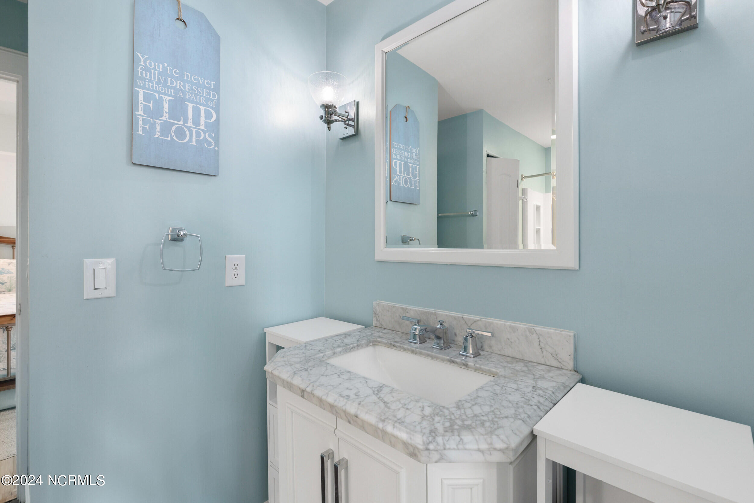 1000 Caswell Beach Road, 909