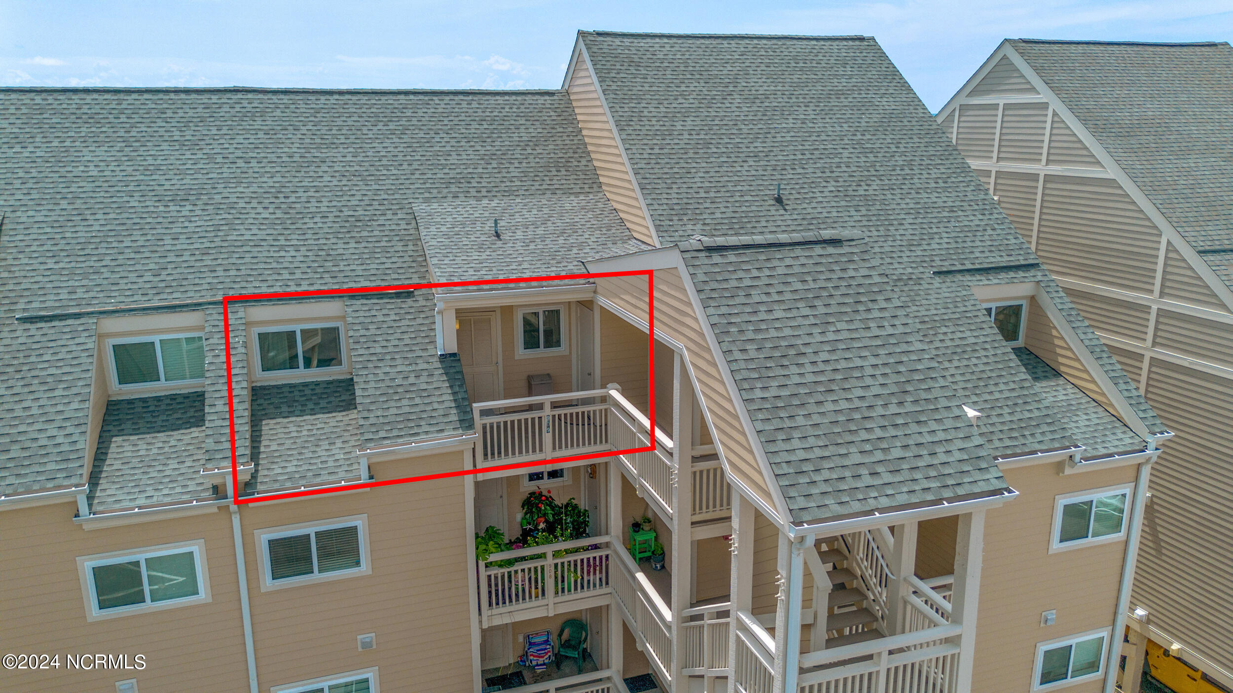 1000 Caswell Beach Road, 909