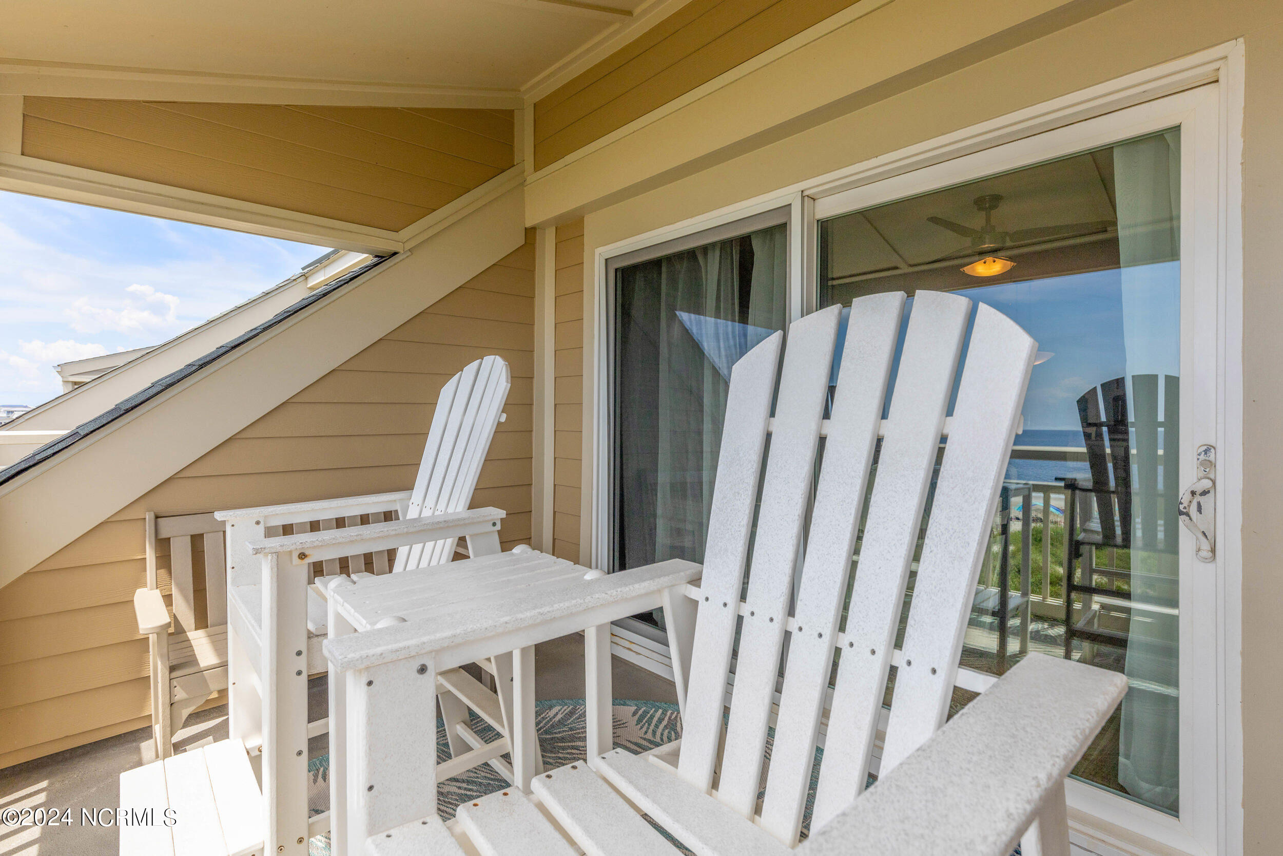 1000 Caswell Beach Road, 909