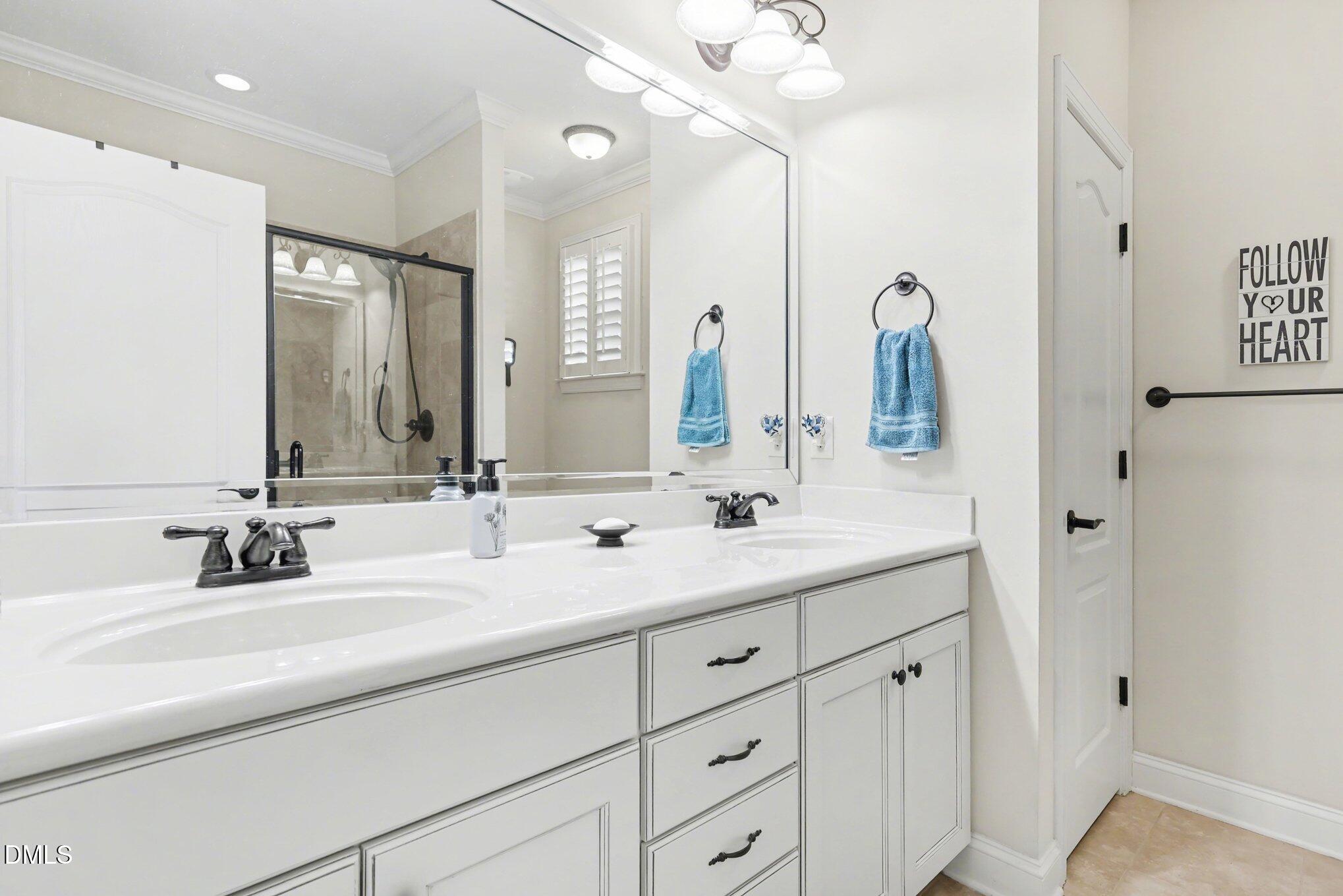 215 Shady Hollow