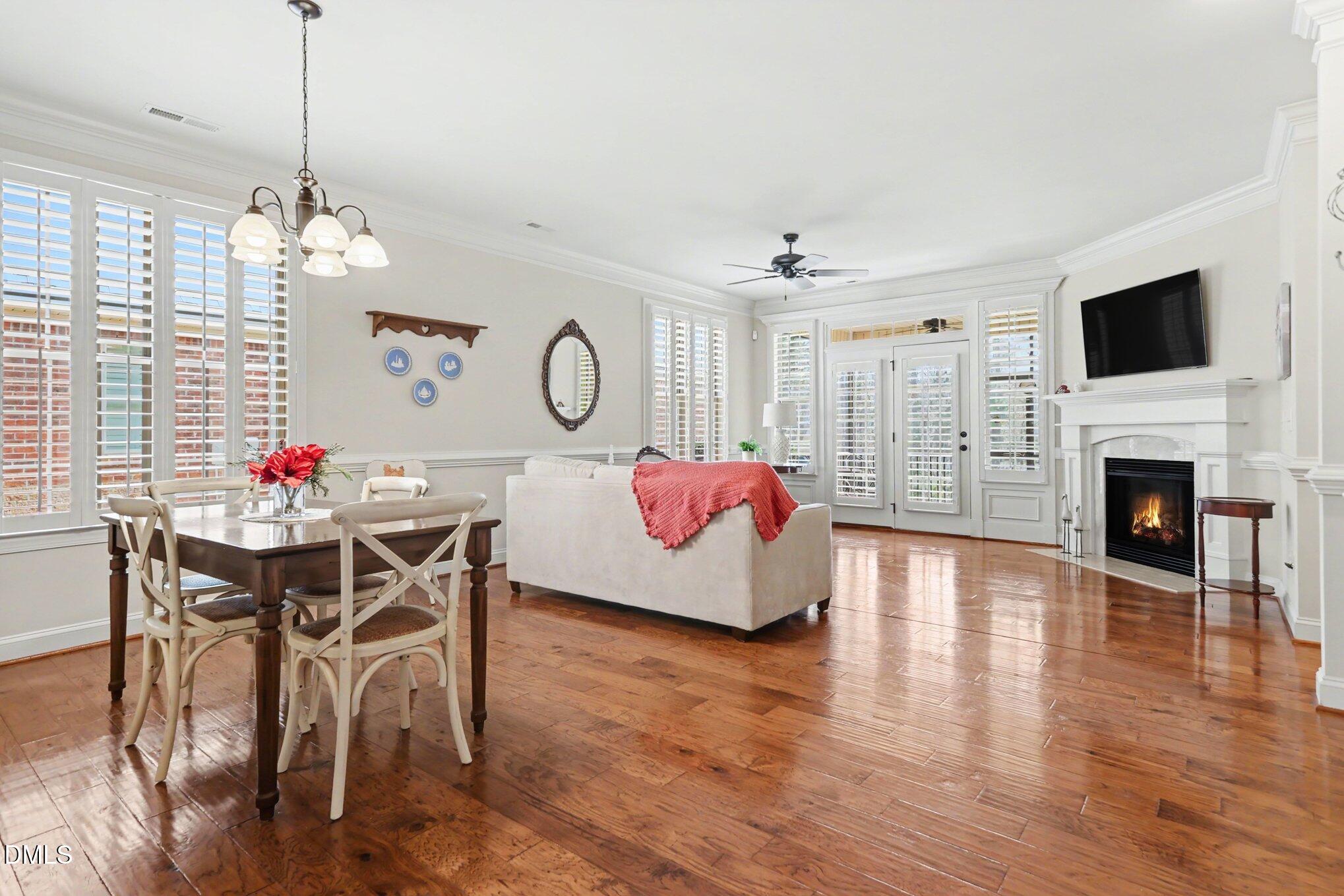 215 Shady Hollow