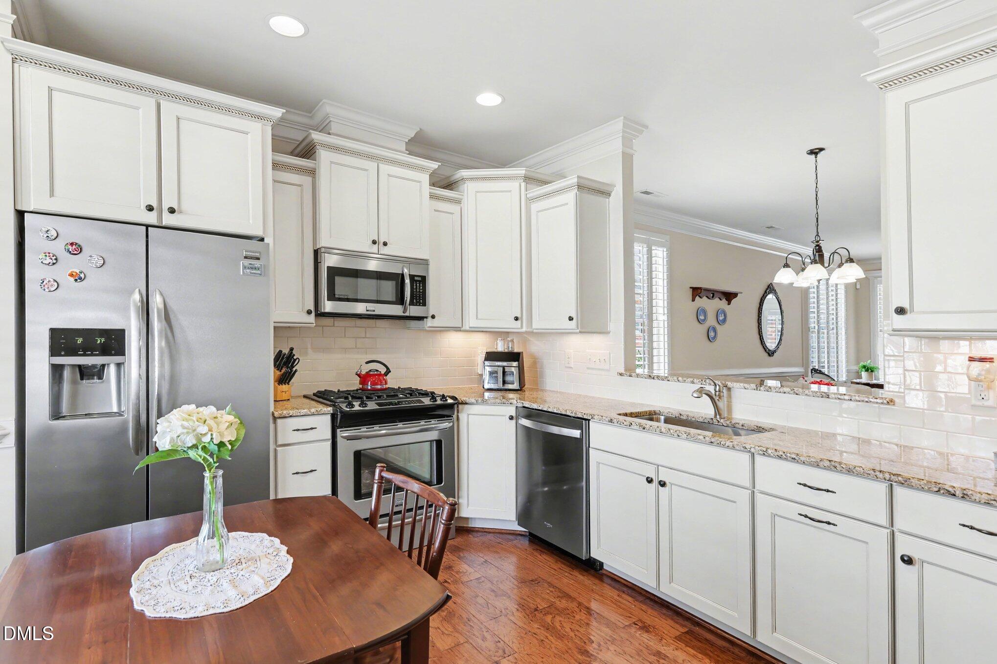 215 Shady Hollow