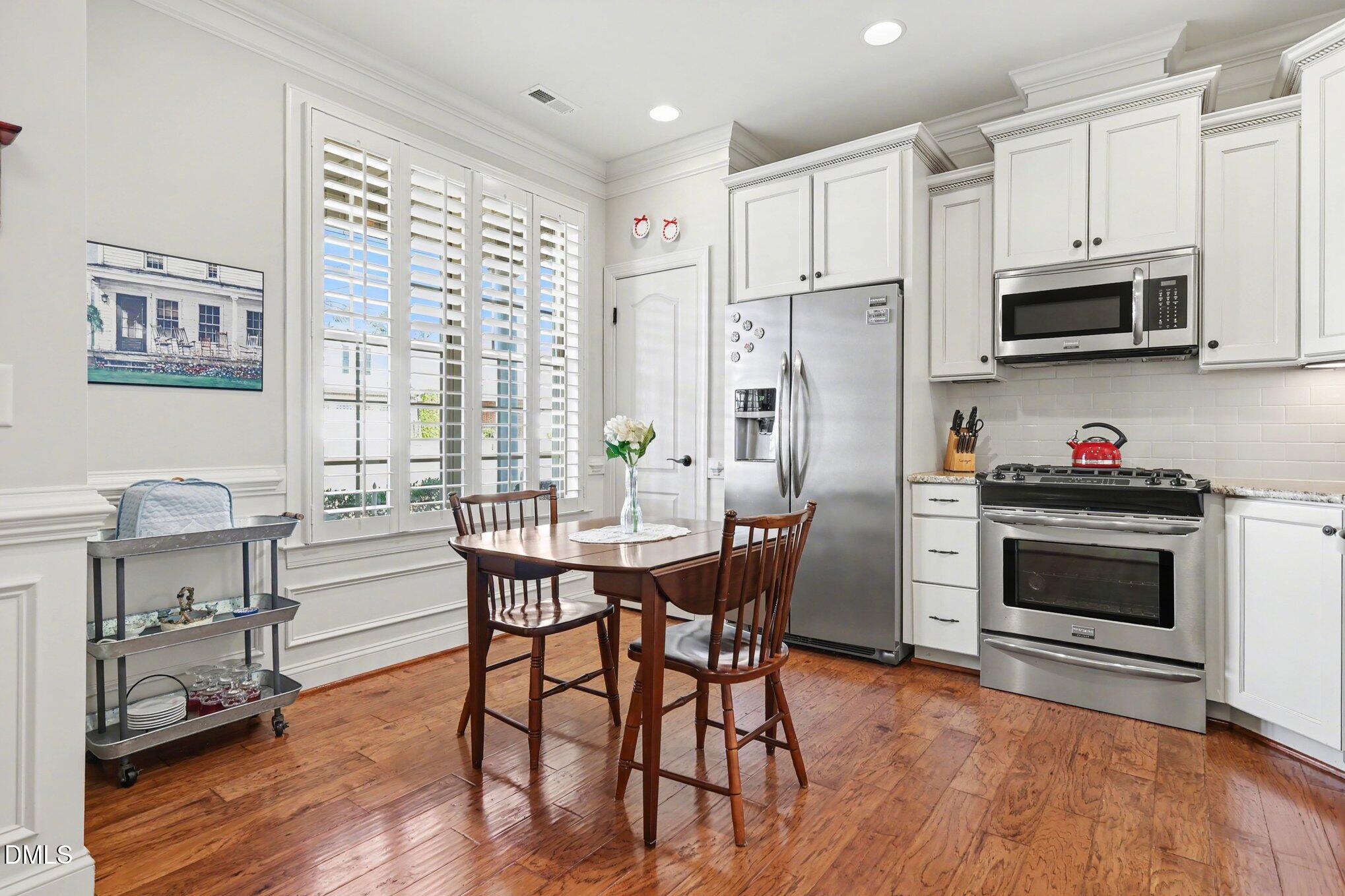 215 Shady Hollow
