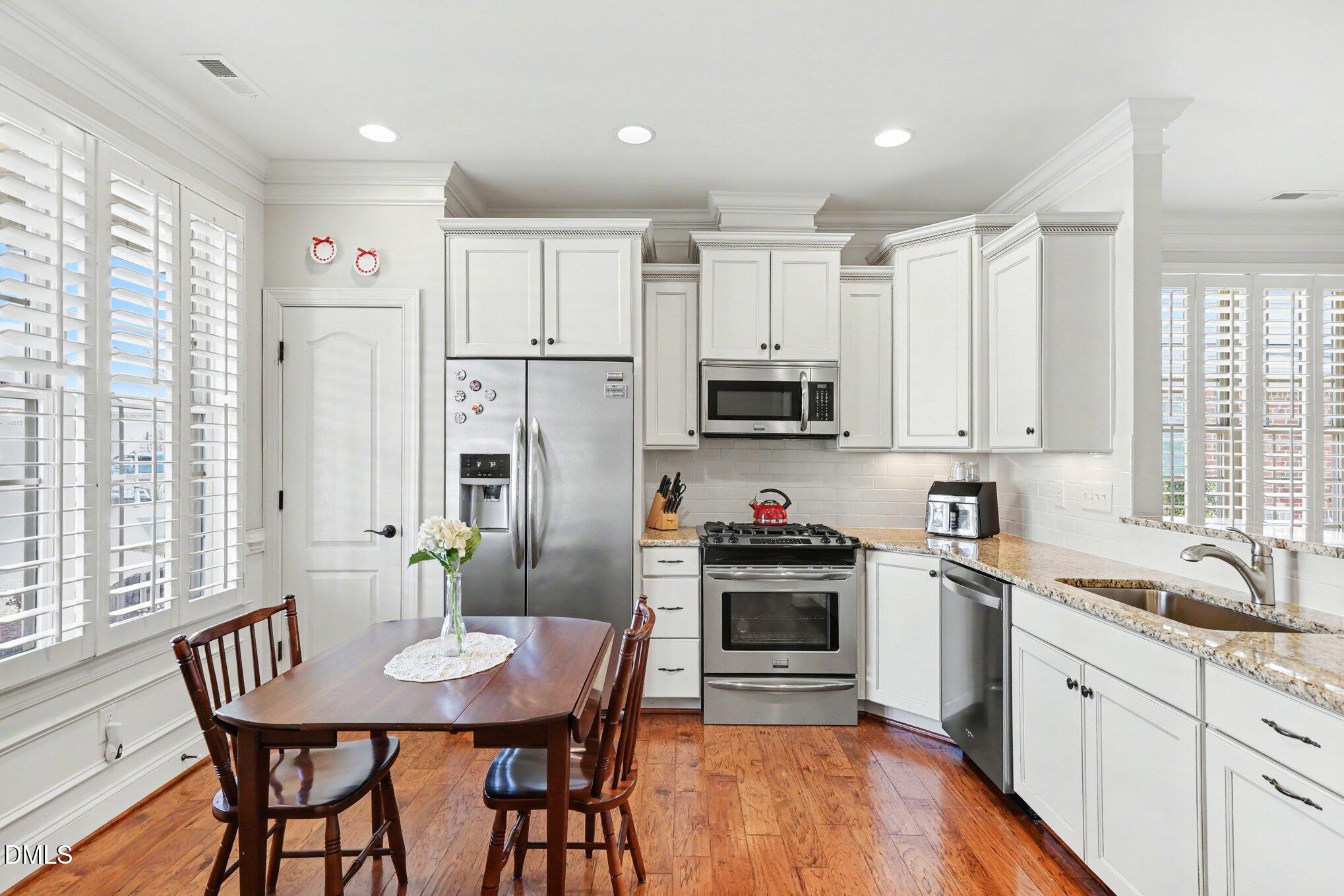 215 Shady Hollow