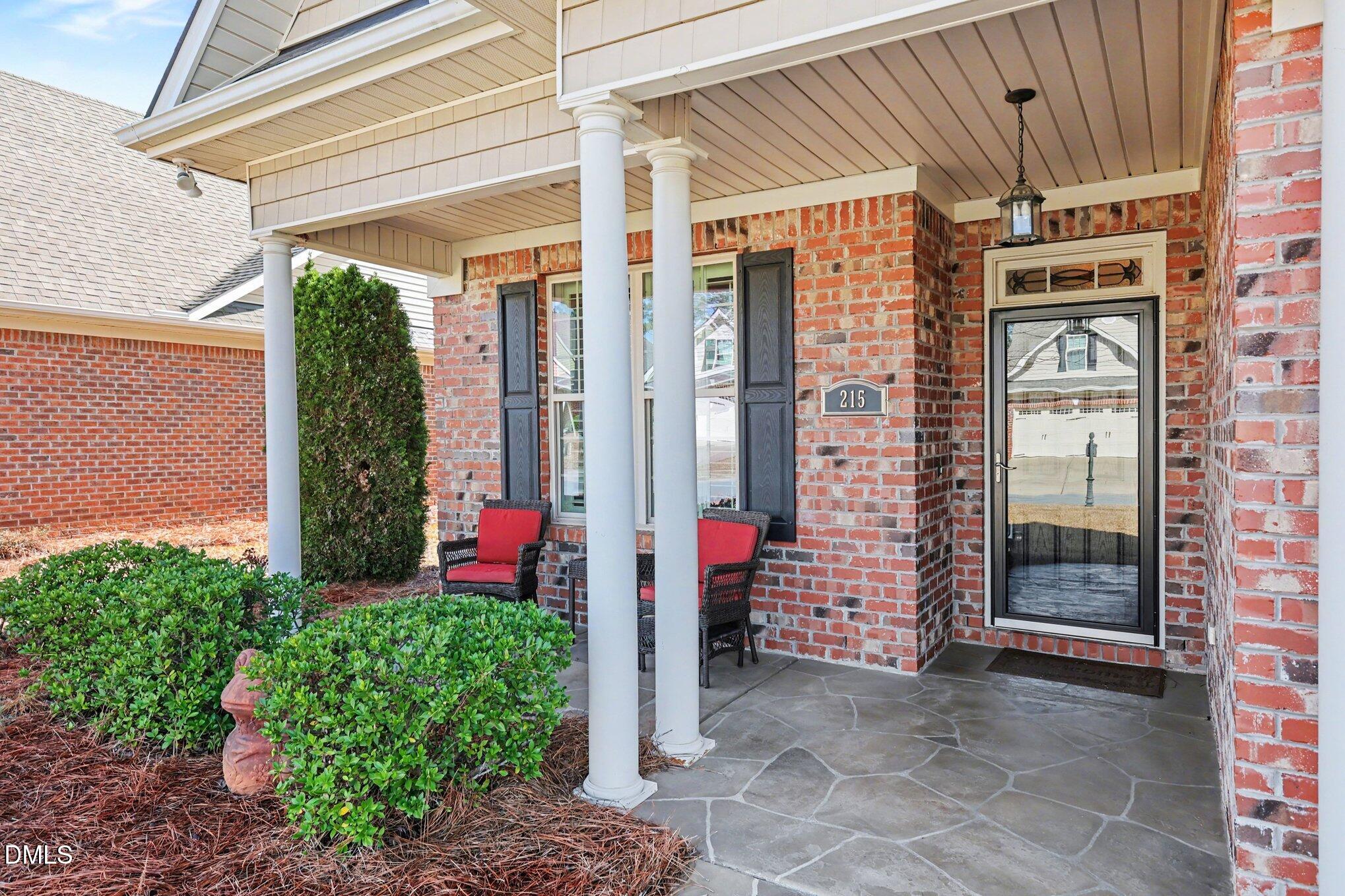 215 Shady Hollow