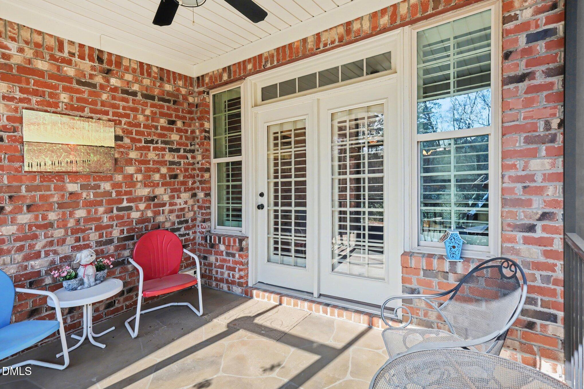 215 Shady Hollow