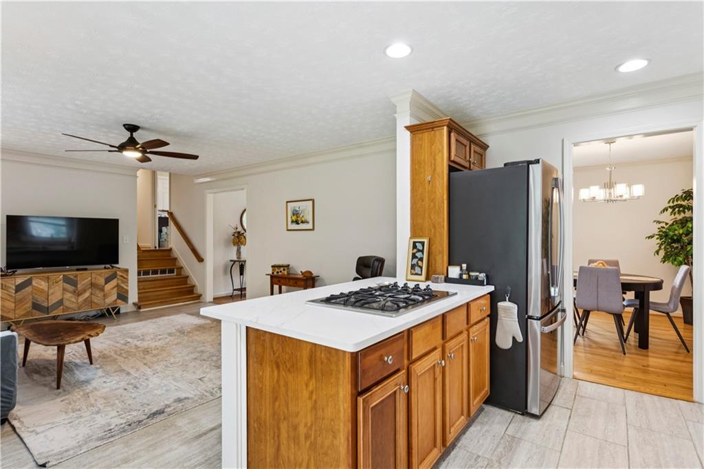 3075 Vandiver Drive