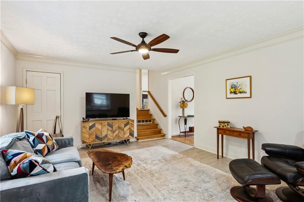 3075 Vandiver Drive