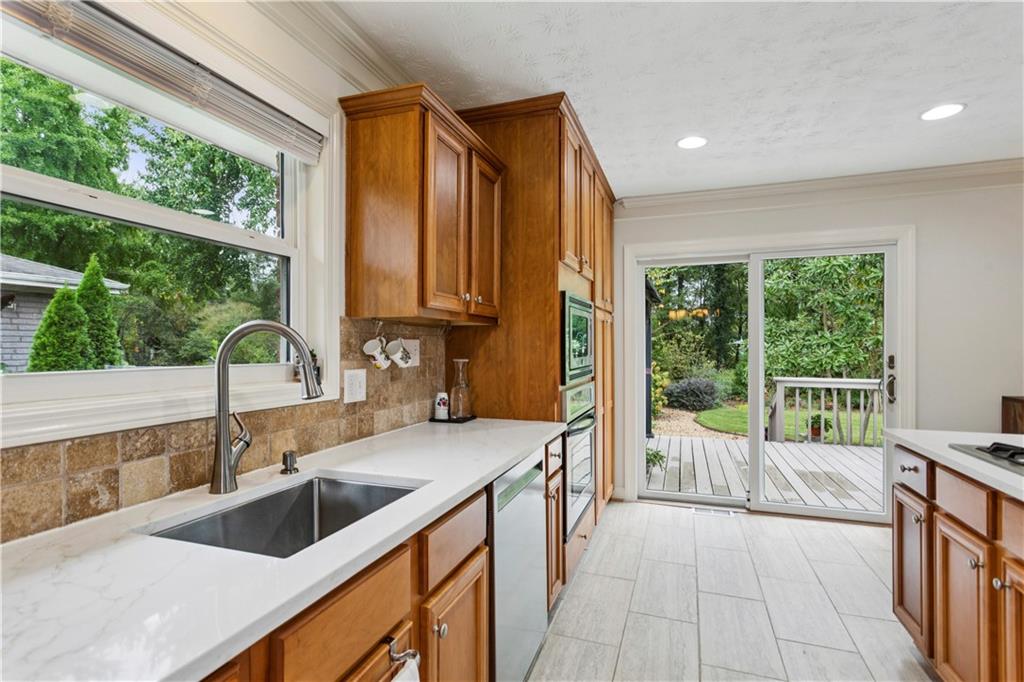 3075 Vandiver Drive