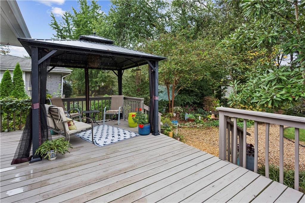 3075 Vandiver Drive