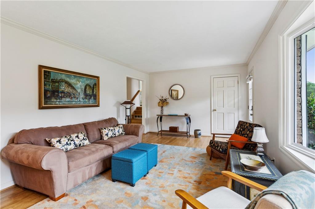 3075 Vandiver Drive