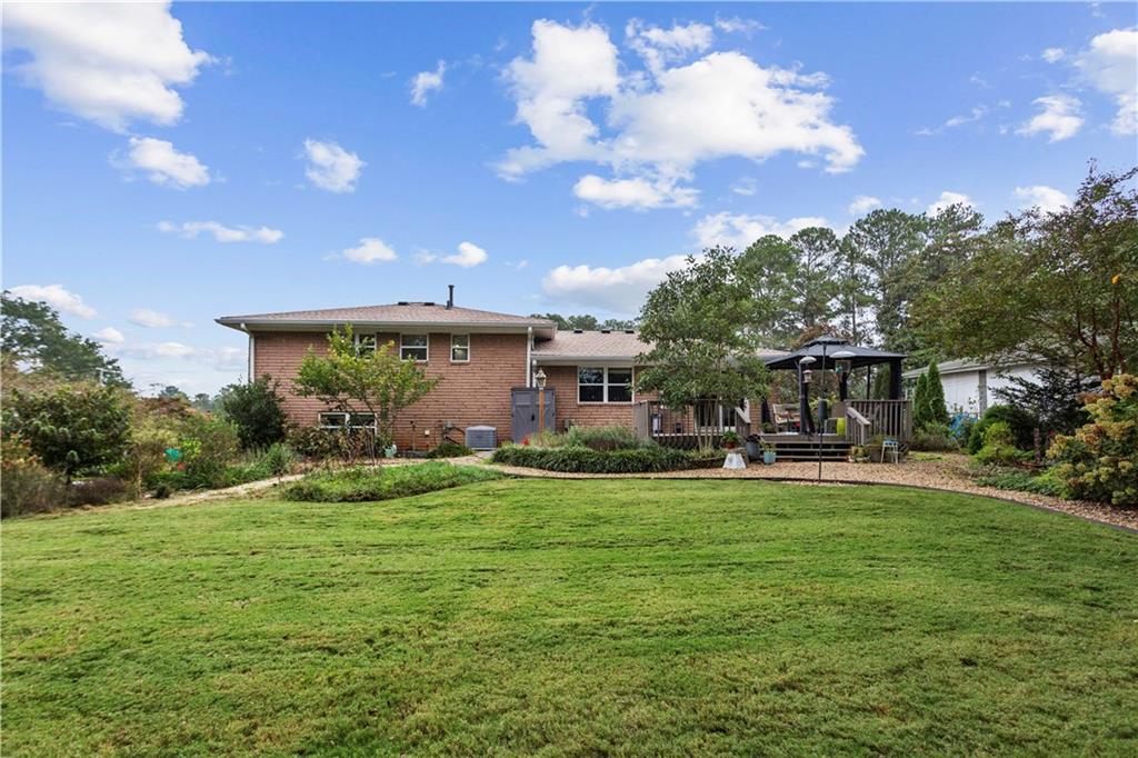 3075 Vandiver Drive
