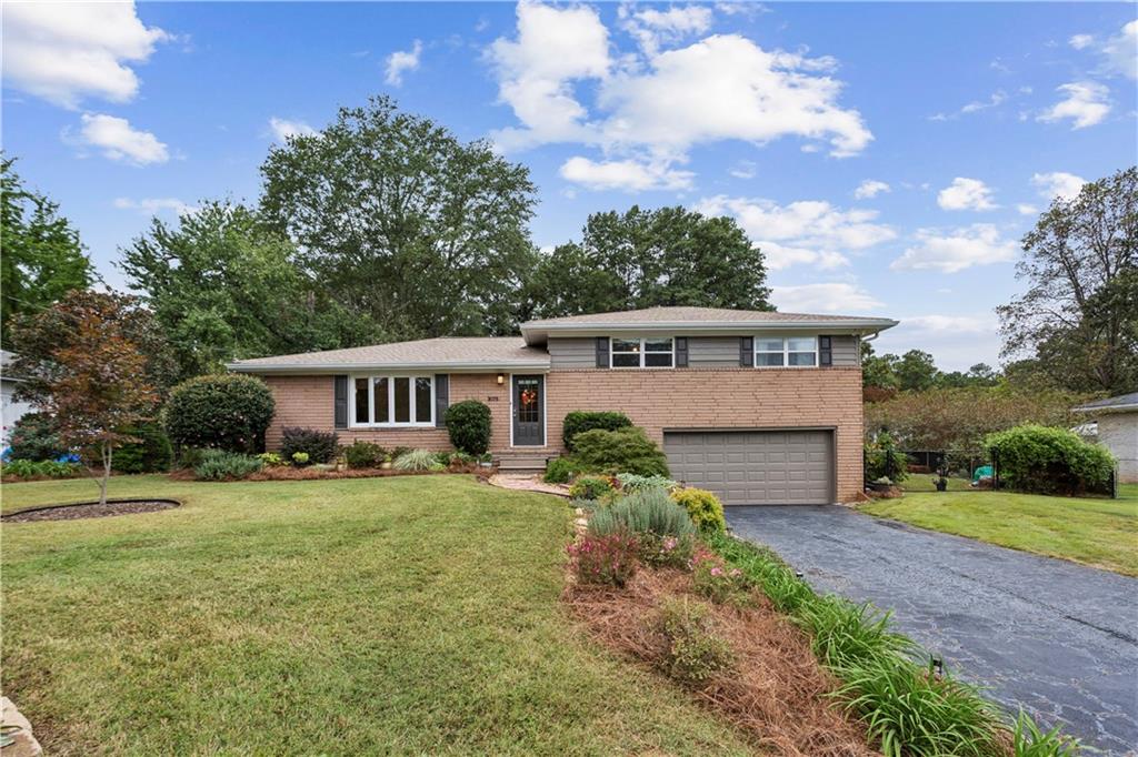 3075 Vandiver Drive