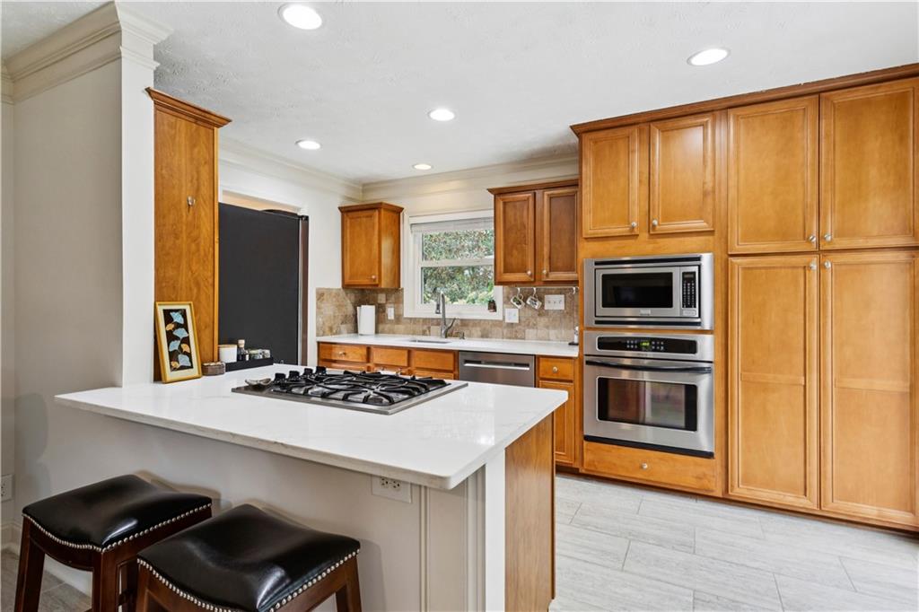 3075 Vandiver Drive