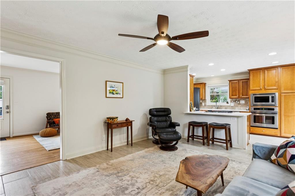 3075 Vandiver Drive