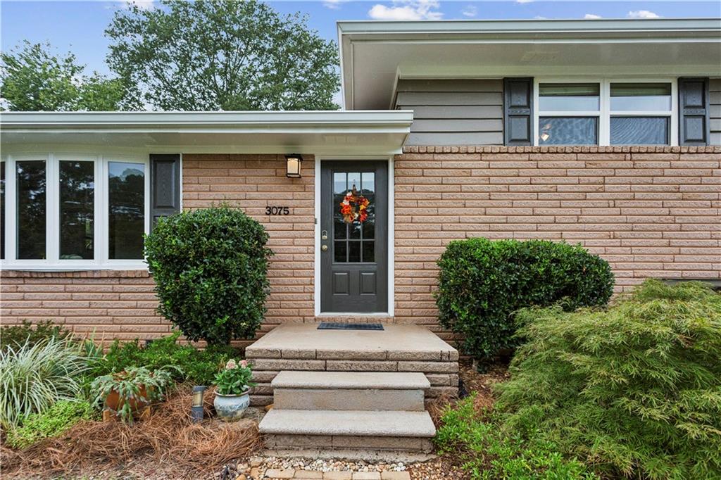 3075 Vandiver Drive