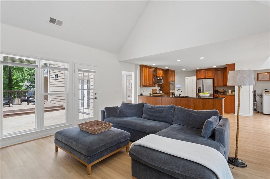 1441 Livingston Drive SW