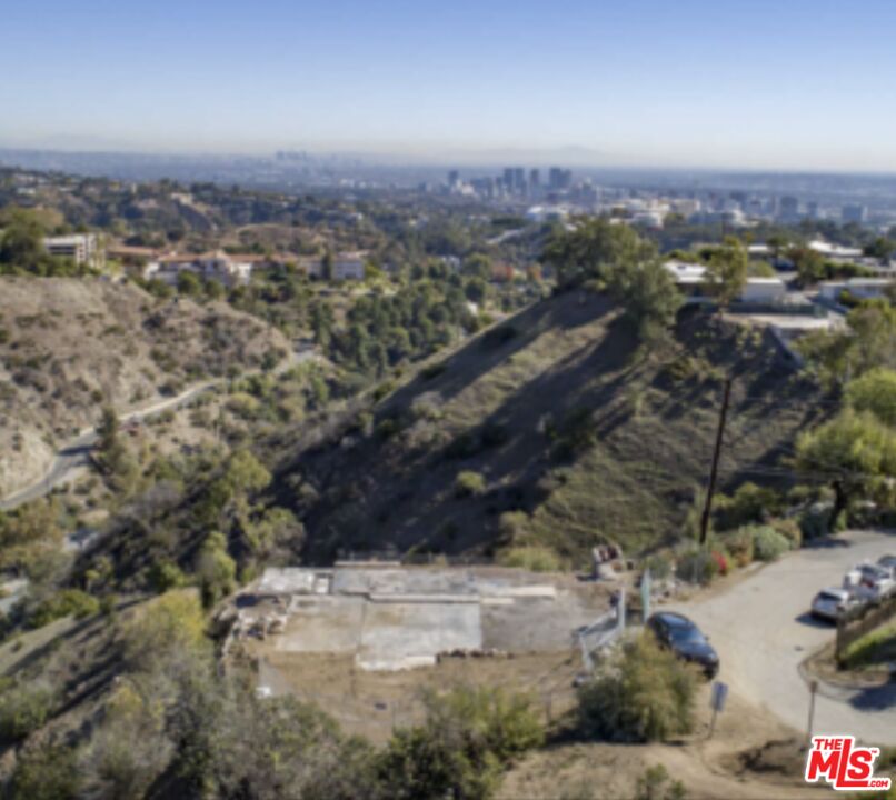 1510 N Tigertail Rd