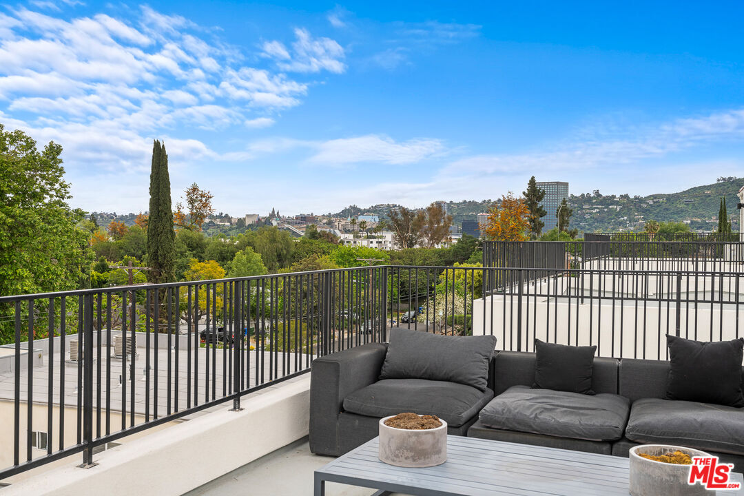 10742 Hortense St Unit: 6