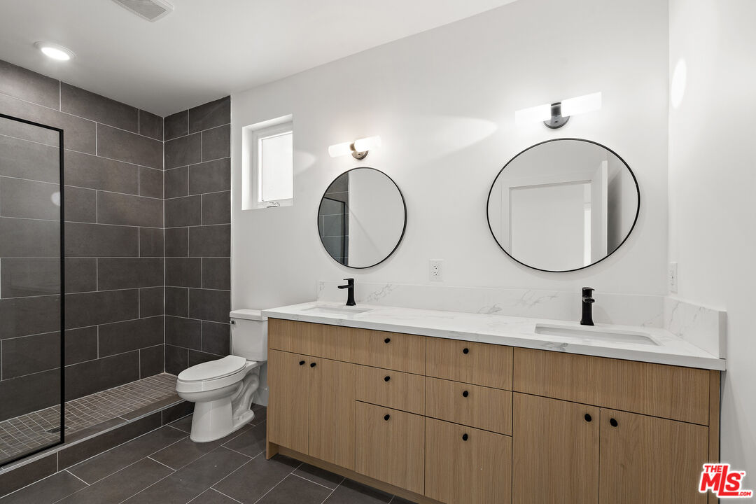 10742 Hortense St Unit: 6