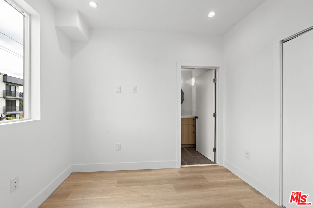 10742 Hortense St Unit: 6