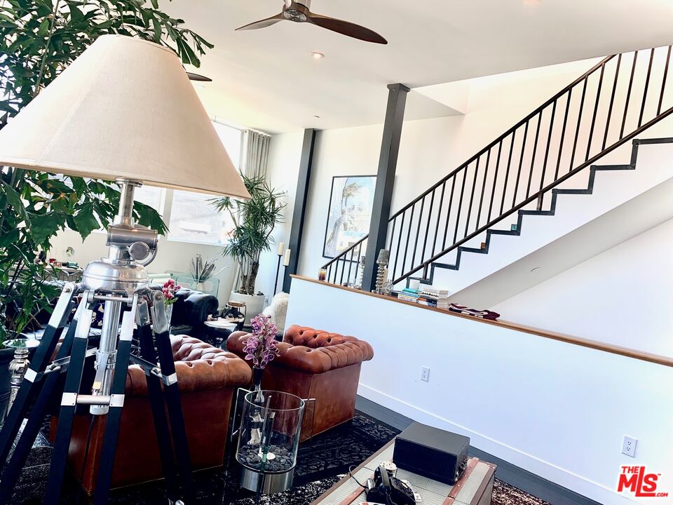 2513 Lincoln Blvd